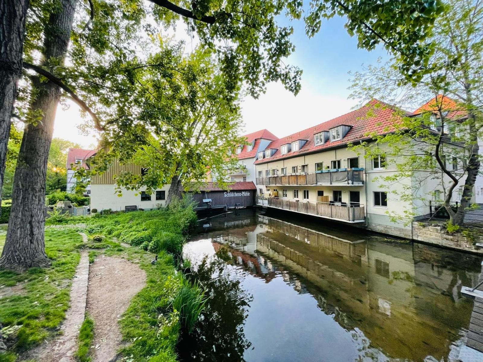 Ferienwohnung Schildblick Modernes Apartment Direkt In Der Altstadt Von Erfurt Nahe Der Kraemerbruecke - Beste Innenstadtlage Exterior photo