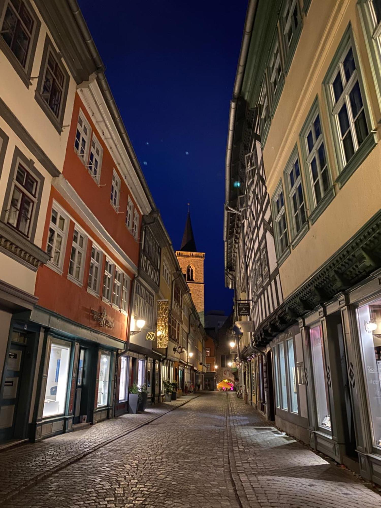 Ferienwohnung Schildblick Modernes Apartment Direkt In Der Altstadt Von Erfurt Nahe Der Kraemerbruecke - Beste Innenstadtlage Exterior photo