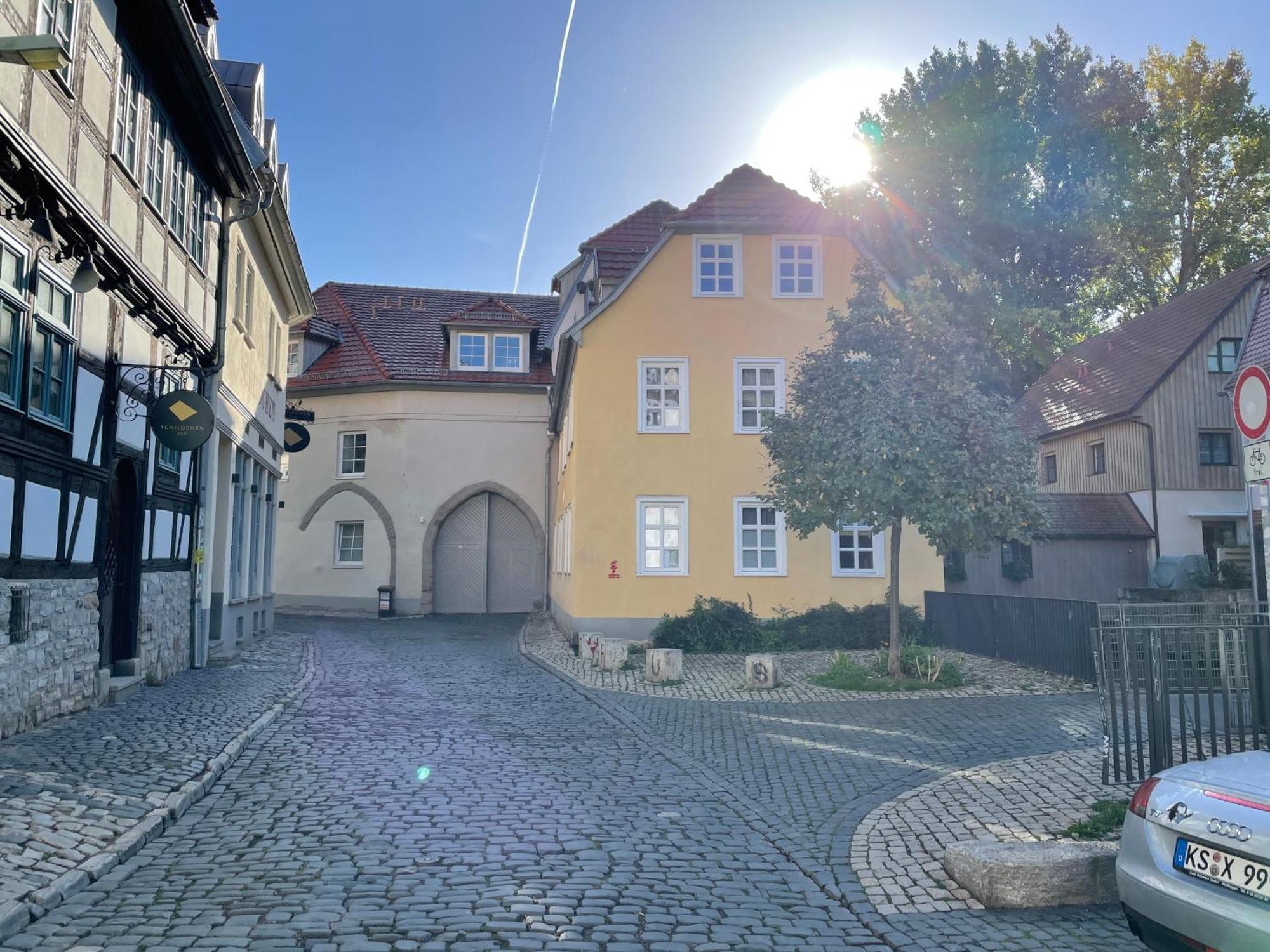 Ferienwohnung Schildblick Modernes Apartment Direkt In Der Altstadt Von Erfurt Nahe Der Kraemerbruecke - Beste Innenstadtlage Exterior photo